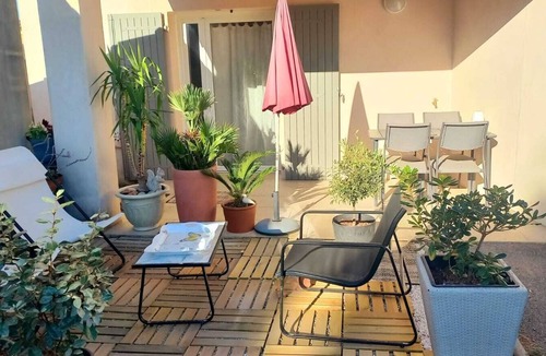 Pierrevert House | House with terrace & garden