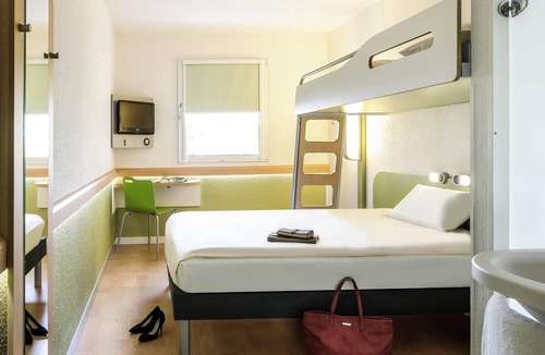 Istres Hotel | ibis budget Istres Trigance