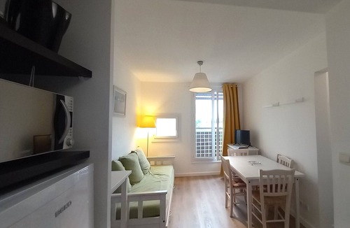 Les Bormettes Apartment | Ideal for families T2 Swimming pool Playground 400 m beach