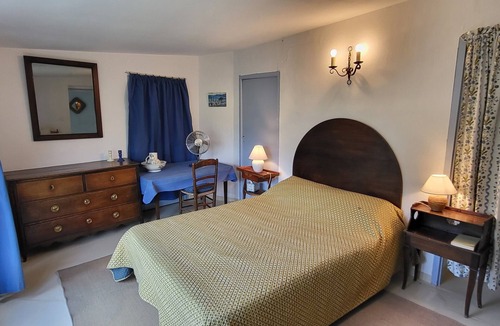 Annot House | In a quiet, green setting, pretty Provencal country house