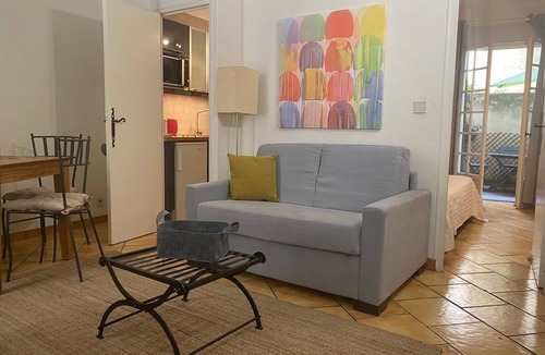 Avignon City Centre Apartment | In Avignon's trendy district - Historic center - Quiet street - Terrace