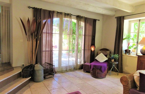 Tavel House | In Provencal mas GITE 2 people with shared pool