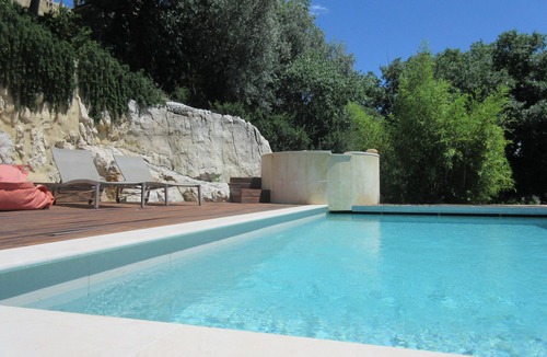 Tavel House | In Provencal mas GITE 2 people with shared pool