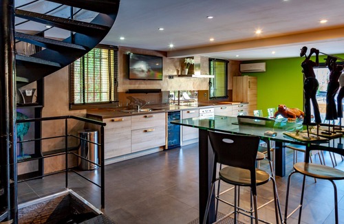 Alleins House | In Provence near the Luberon. Contemporary house with private heated pool