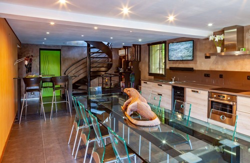 Alleins House | In Provence near the Luberon. Contemporary house with private heated pool