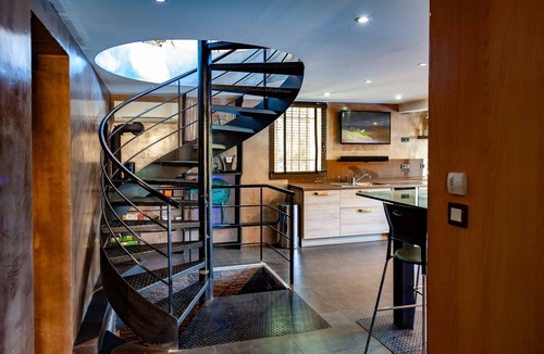 Alleins House | In Provence near the Luberon. Contemporary house with private heated pool