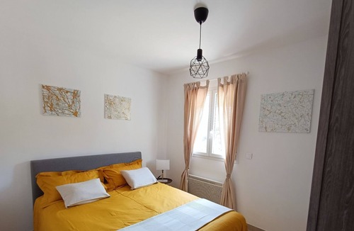 Pelissanne Villa | IN PROVENCE, PRETTY VILLA Facing south,