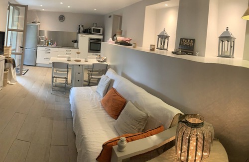 Hyeres Apartment | Independent on the ground floor apartment close to the center of Hyères