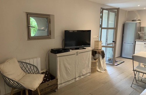 Hyeres Apartment | Independent on the ground floor apartment close to the center of Hyères