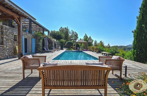 Ollioules House | Indonesian charm property with heated pool and sea views