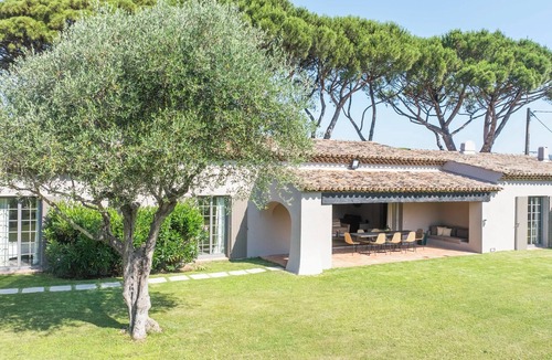 Cogolin Villa | JAMES FCD56 - stunning villa in between the vineyards surrounding Saint Tropez