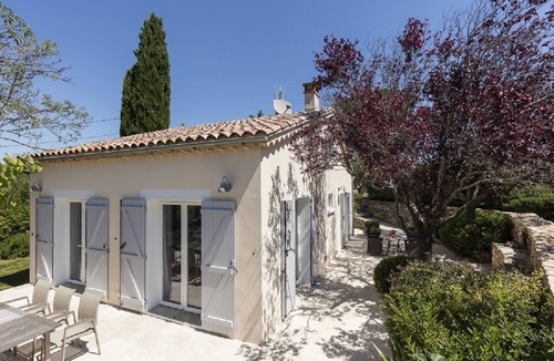 Bonnieux Villa | JDV Holidays - 4 bed villa with heated pool, A/C, garden and spectacular views