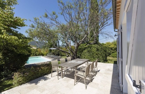 Bonnieux Villa | JDV Holidays - 4 bed villa with heated pool, A/C, garden and spectacular views