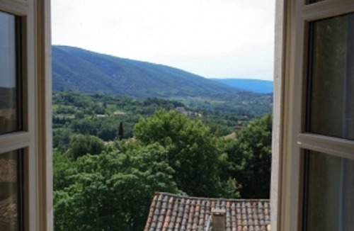 Bonnieux Apartment | JDV Holidays-The Old Gendarmerie, Bonnieux, 2 bedrooms, shared pool, great views