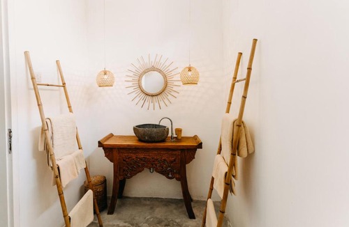 Batu Bolong House | Joga Yoga