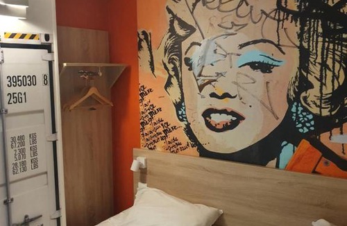 Martigues Hotel | Kyriad Direct Martigues