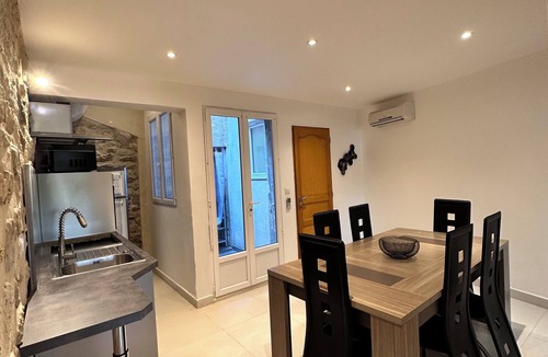 Fourques Apartment | Lélégance de la Pierre