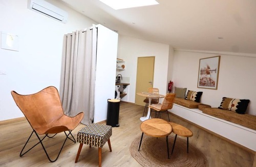 Camaret-sur-Aigues Apartment | L'échappée Bohème - loft studio