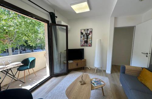 Couronne Urbaine Apartment | L'étape Aixoise - appartement climatisé terrasse parking centre ville Rotonde cours Mirabeau allées provençales