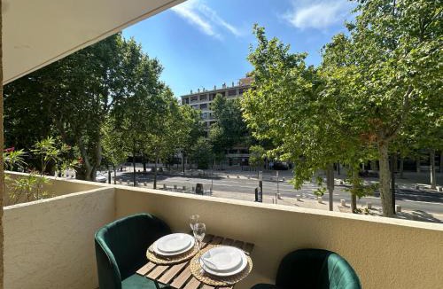 Couronne Urbaine Apartment | L'étape Aixoise - appartement climatisé terrasse parking centre ville Rotonde cours Mirabeau allées provençales