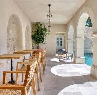 Le Barroux House | L'Iris de Suse