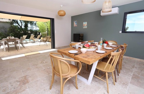 Vers-Pont-du-Gard Apartment | L'Olivier villa with private pool