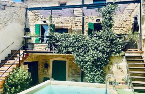 Vers-Pont-du-Gard Villa | L'Oustal Di Fabre - Villa avec piscine à Vers-Pont-du-Gard