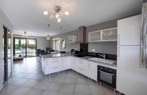 Grillon Villa | L'OUSTAOU, PRIVATE POOL & AIR CONDITIONING FOR 5 PEOPLE. Rated 3 *