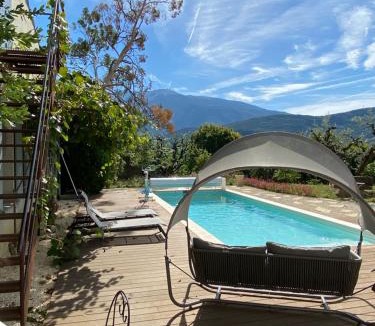 Plaisians House | LA BAPTISTINE FACE AU VENTOUX la Clue