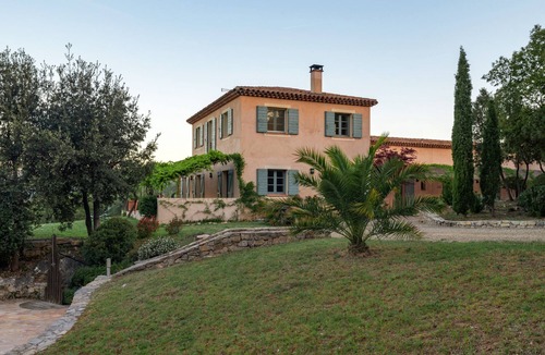 Correns Villa | La Bastide de Correns - Charming Family Retreat