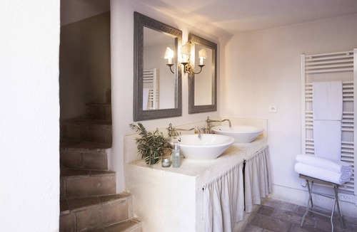 Menerbes Hotel | La Bastide De Marie