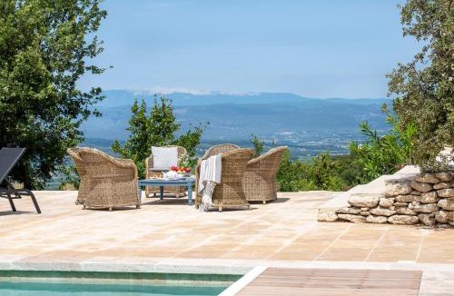 Bonnieux Villa | La Bcasse Heritage Pool Manor