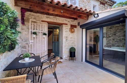 Mouries House | La Bohème 3 Mouries Centre, au Coeur des Alpilles: Superbe T2 Avec Patio et Spa