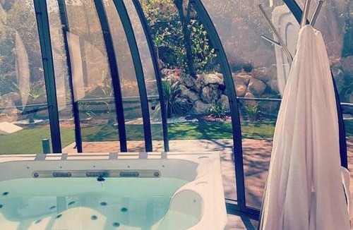 La Valentine House | La Bonne Etoile Marseille ! Hébergement romantique ! Jacuzzi et Piscine chauffée