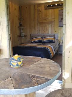 Villelaure Other | LA CABANE PERCHEE