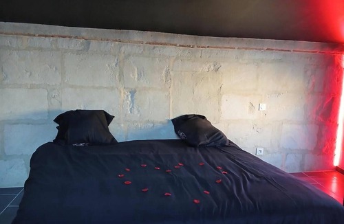 Manduel Apartment | la chambre des plaisirs secrets Manduel