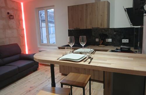 Manduel Apartment | La chambre des plaisirs secrets