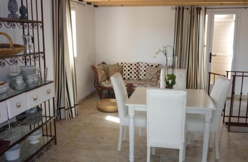 Saint-Saturnin-les-Apt House | La Fontaine des Noyers