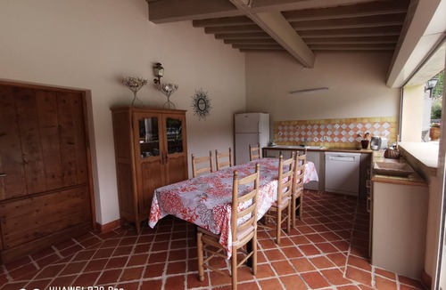 Carpentras House | La Fraiseraie family home with 5000 m2 of wooded grounds
