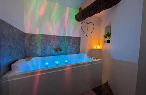 Saint-Saturnin-les-Avignon Apartment | La Galatée, Balnéo et Sauna privatifs