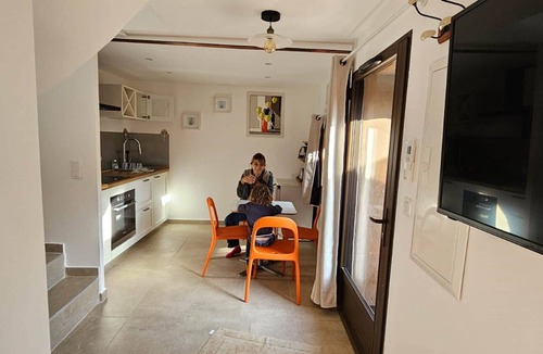 Cuers Apartment | La grange du vigneron et du vendangeur 8 pers.