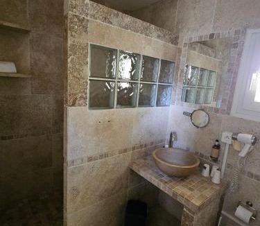 La Tour-d'Aigues Hotel | La madone