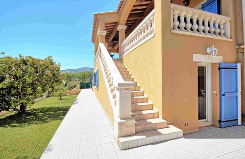 Toulon Bed & Breakfast | LA MAISON BLEUE, 2 rooms with kitchenette + pool, spa, tennis, pétanque