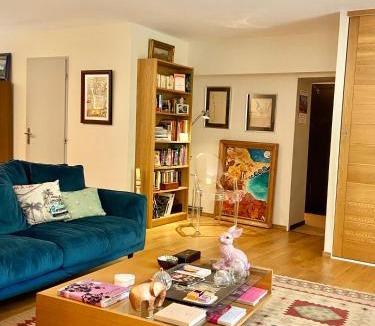 Molleges House | La maison bleue