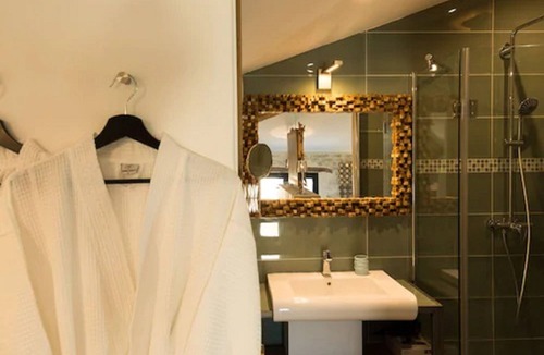 Crillon-le-Brave Hotel | La Maison de Crillon