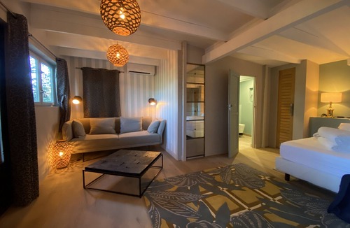 Crillon-le-Brave Hotel | La Maison de Crillon