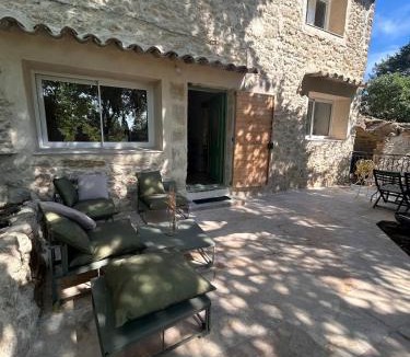 Lauris House | La Maison Du Jas