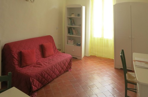 Forcalquier House | La Maison Jaune, a small Provencal house in the city