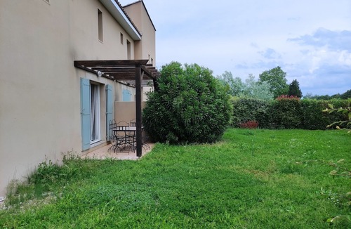 Saint-Saturnin-les-Avignon Apartment | La Provencale