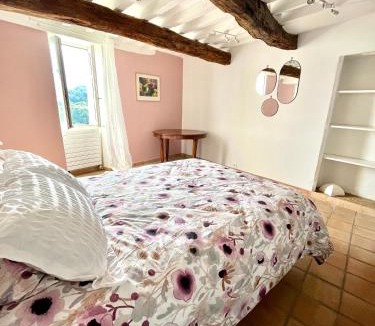 Saint-Antonin-du-Var Bed & Breakfast | La Parenthèse du Var - Chambre d'hôtes petits déjeuners inclus et terrasse ombragée